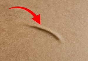 lino abimé avec flèche rouge