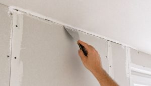 Travail de finition de plâtre