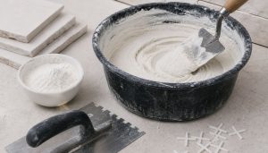 Travail de carrelage en préparation