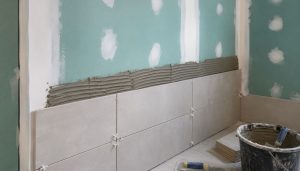 Préparation de mur pour carrelage