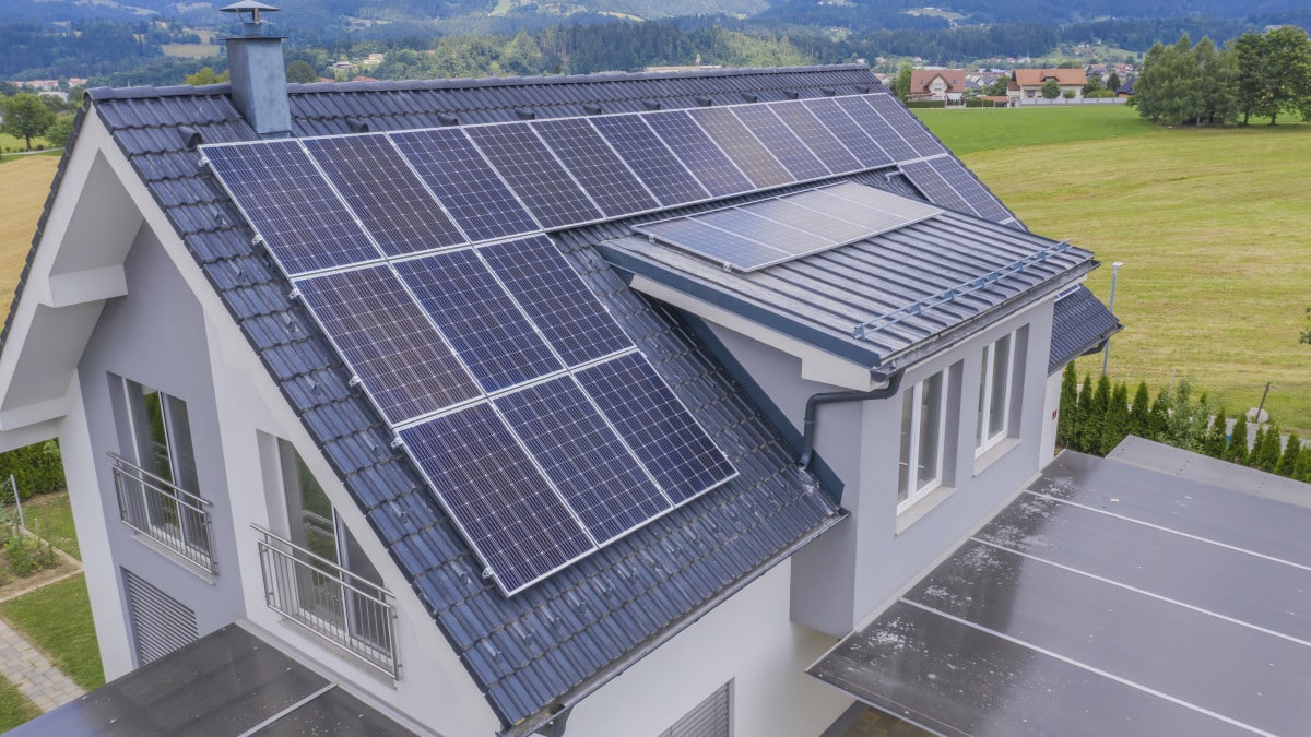 panneaux solaires dans une maison